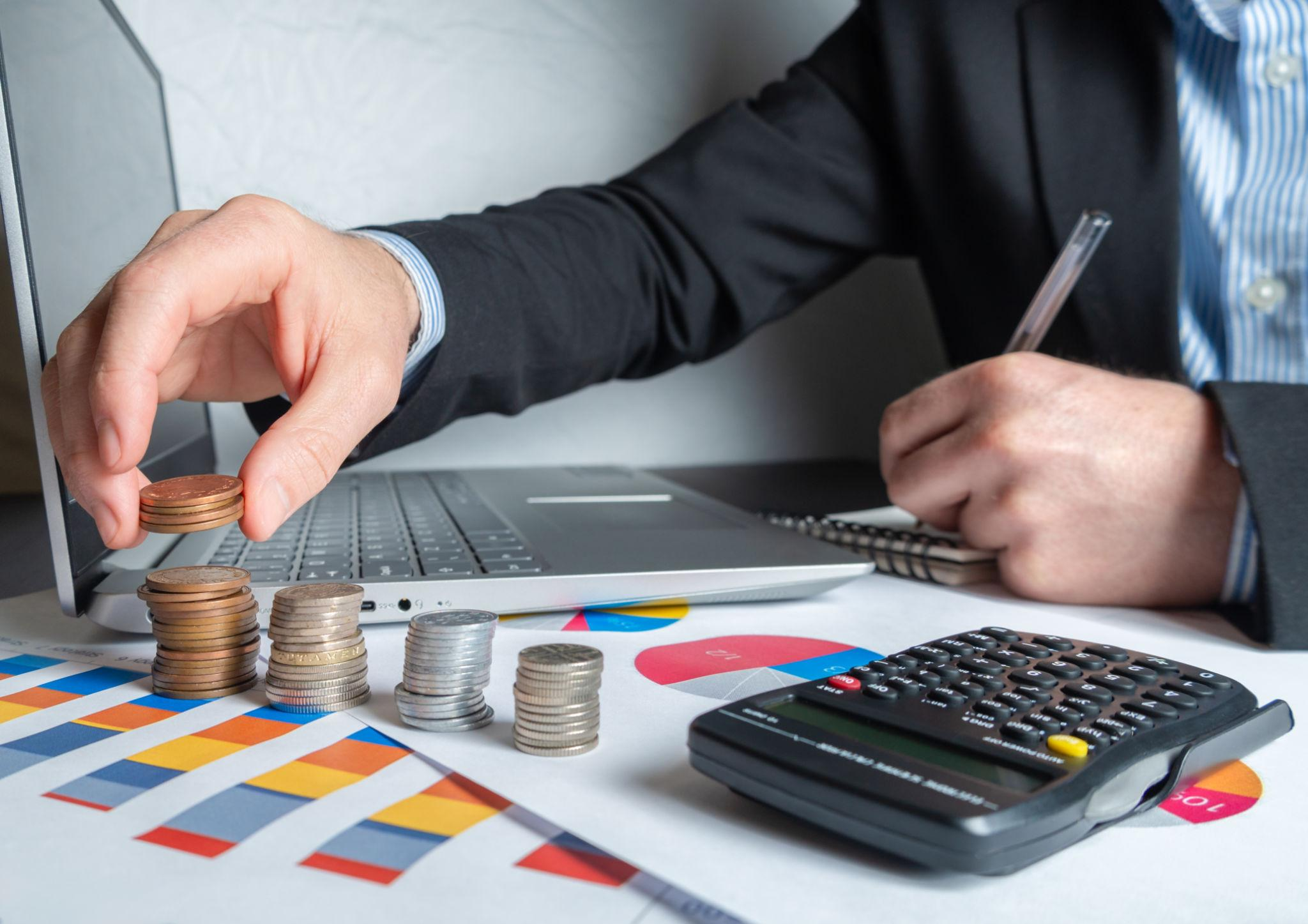 Cómo ahorrar dinero cada mes: 15 estrategias que realmente funcionan en 2026